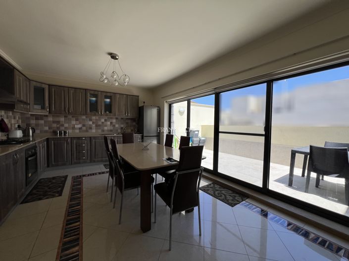 Image No.5-3 Bed Property for sale