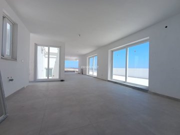 03382945-5dcb-4353-a9ad-9f528aa53671