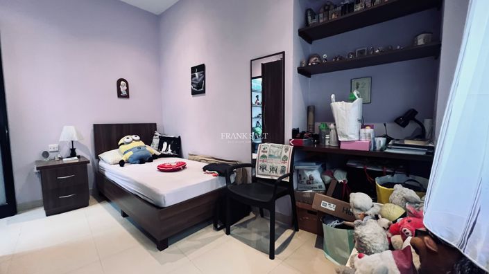 Image No.11-3 Bed Property for sale