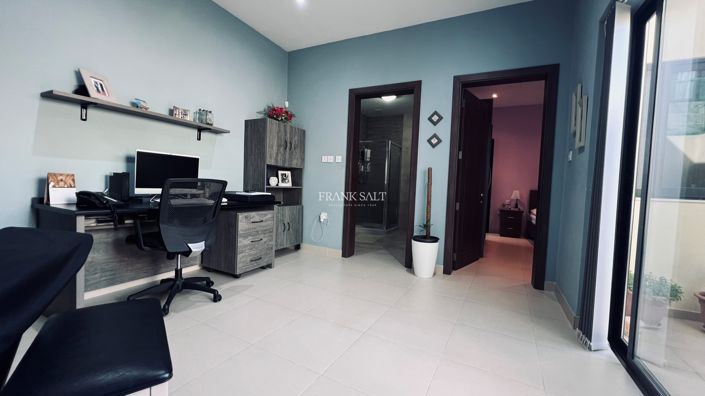 Image No.9-3 Bed Property for sale