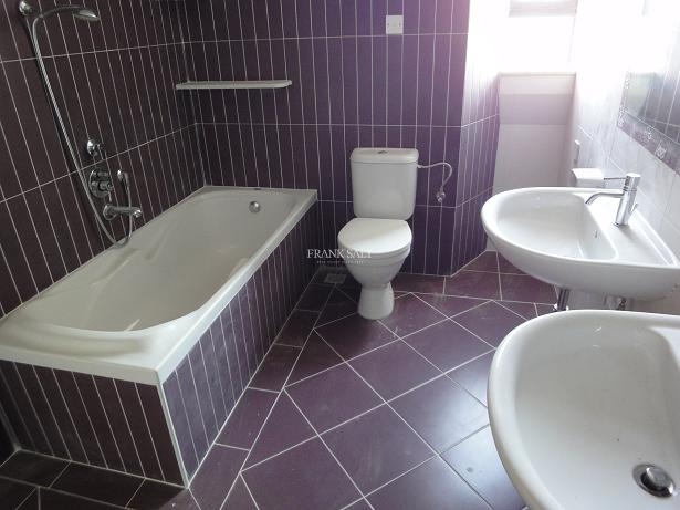 Image No.18-6 Bed Property for sale