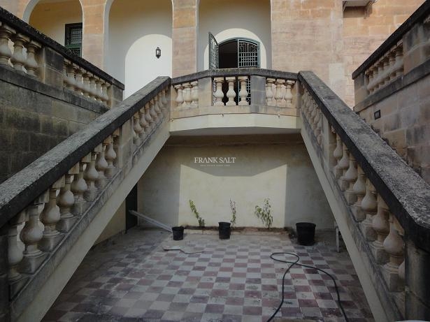 Image No.21-6 Bed Property for sale