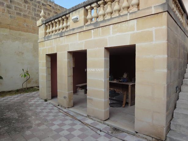 Image No.22-6 Bed Property for sale