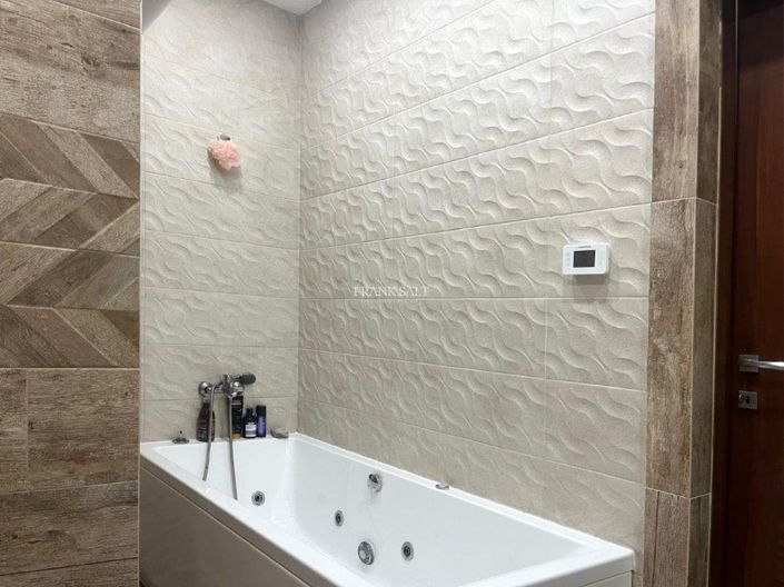 Image No.13-2 Bed Property for sale