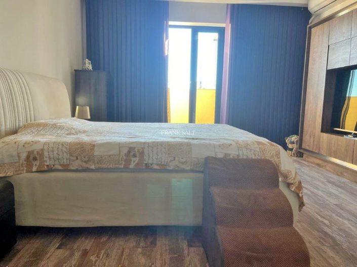 Image No.7-2 Bed Property for sale