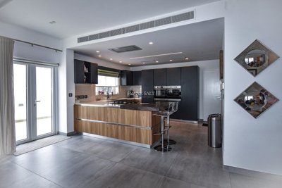 7dc679bc-998c-4192-9148-468666d694df