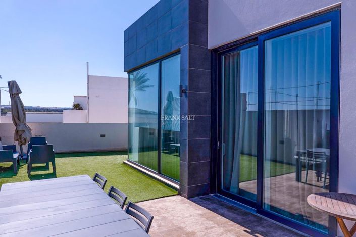 Image No.3-3 Bed Property for sale