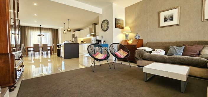 Image No.6-3 Bed Property for sale