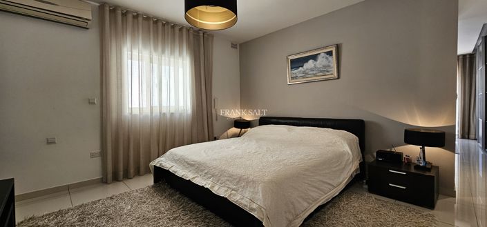 Image No.8-3 Bed Property for sale