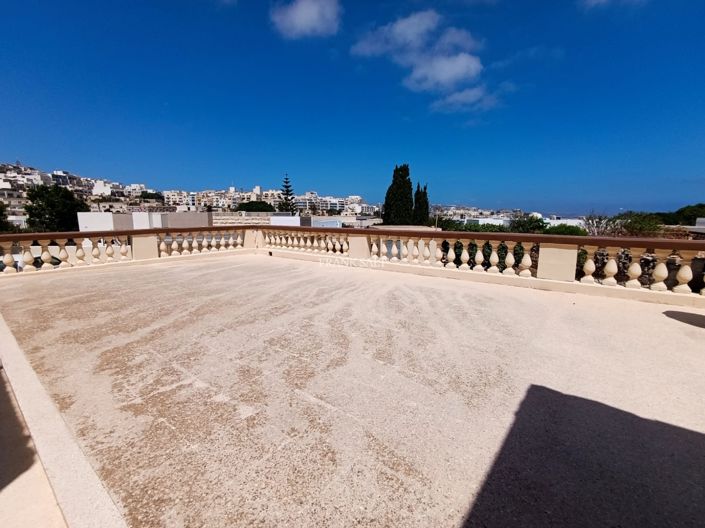 Image No.3-3 Bed Property for sale