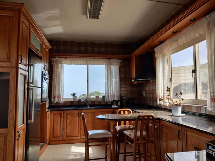 Image No.8-3 Bed Property for sale