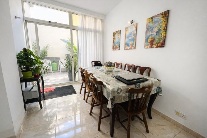 Image No.13-3 Bed Property for sale