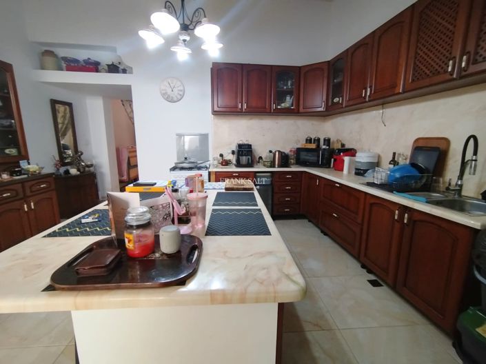 Image No.6-3 Bed Property for sale