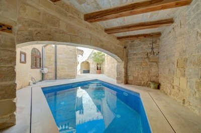 f9967b4d-338d-46e6-bf74-58e8fa45288d