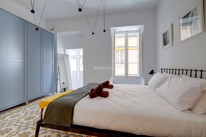 Image No.11-2 Bed Property for sale