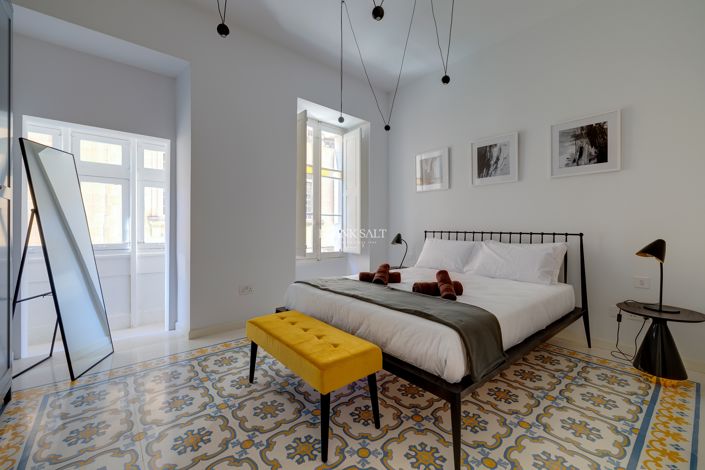 Image No.12-2 Bed Property for sale