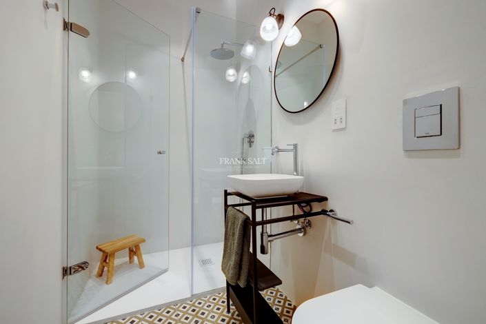 Image No.14-2 Bed Property for sale