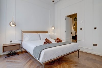 dd718976-8339-4f44-a42b-6005ea887067