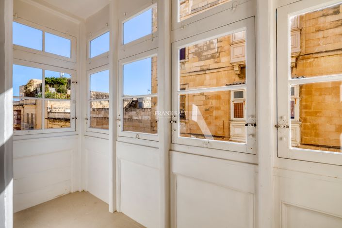 Image No.17-2 Bed Property for sale