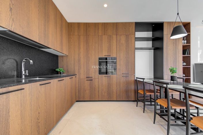 Image No.10-3 Bed Property for sale