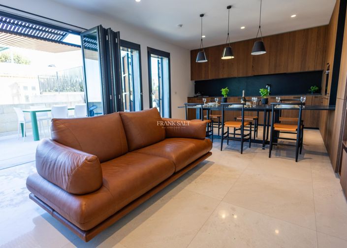 Image No.11-3 Bed Property for sale