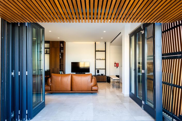 Image No.13-3 Bed Property for sale