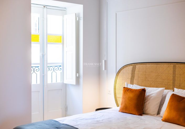 Image No.19-3 Bed Property for sale