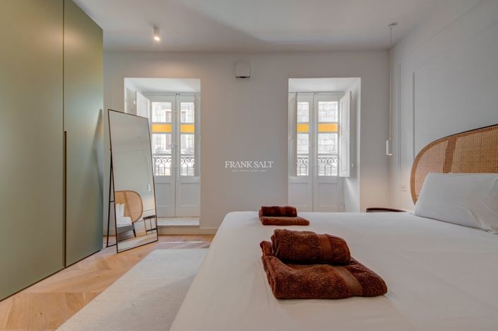 Image No.27-3 Bed Property for sale