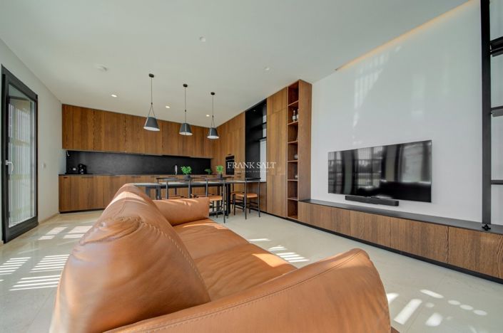 Image No.4-3 Bed Property for sale