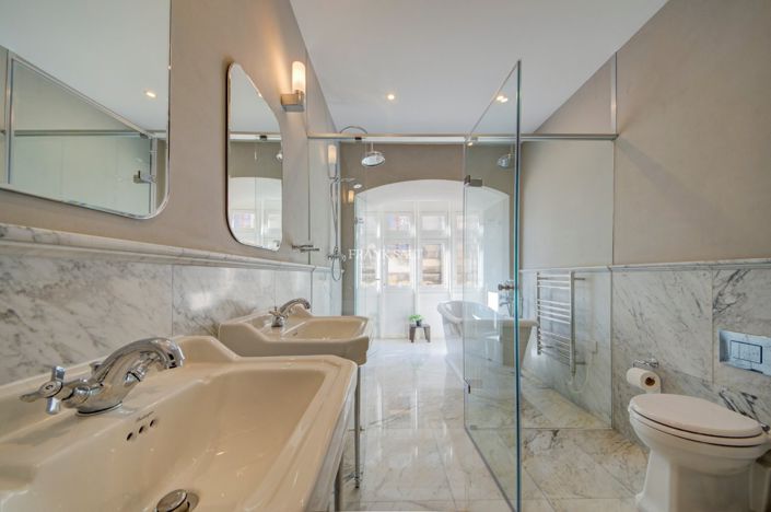 Image No.54-3 Bed Property for sale