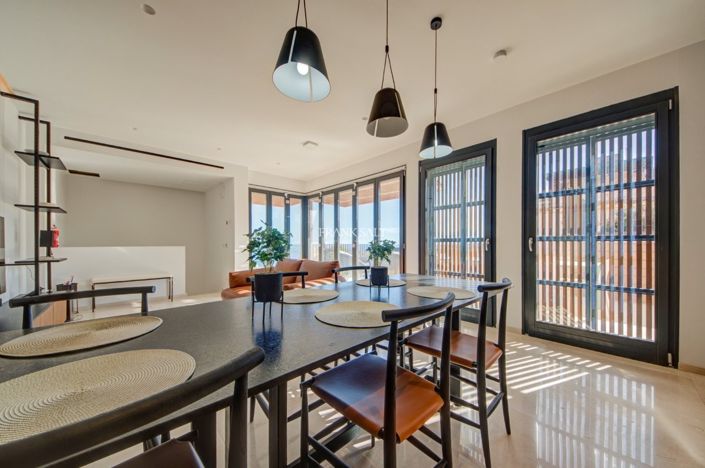 Image No.8-3 Bed Property for sale