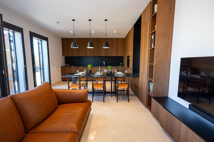 Image No.9-3 Bed Property for sale