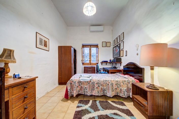 Image No.11-4 Bed Property for sale