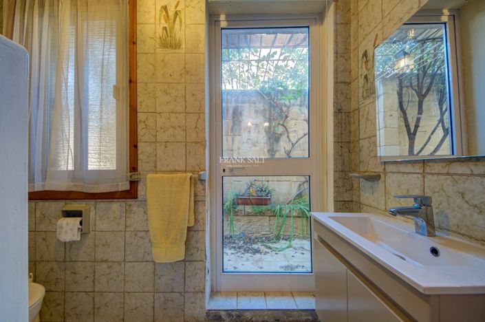 Image No.16-4 Bed Property for sale