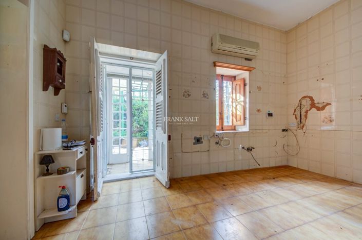 Image No.18-4 Bed Property for sale