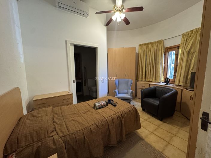 Image No.30-4 Bed Property for sale