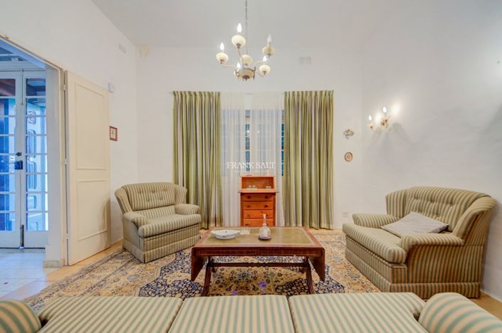 Image No.4-4 Bed Property for sale