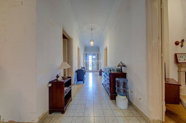 Image No.8-4 Bed Property for sale