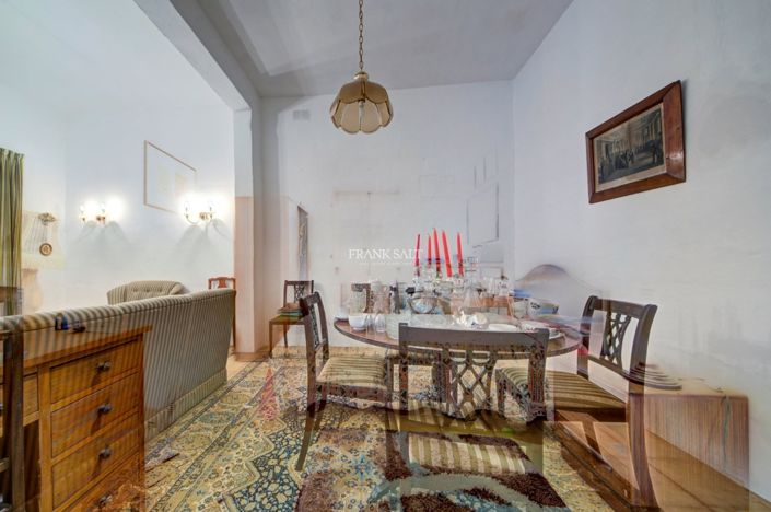 Image No.9-4 Bed Property for sale