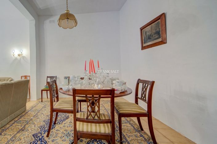 Image No.10-4 Bed Property for sale