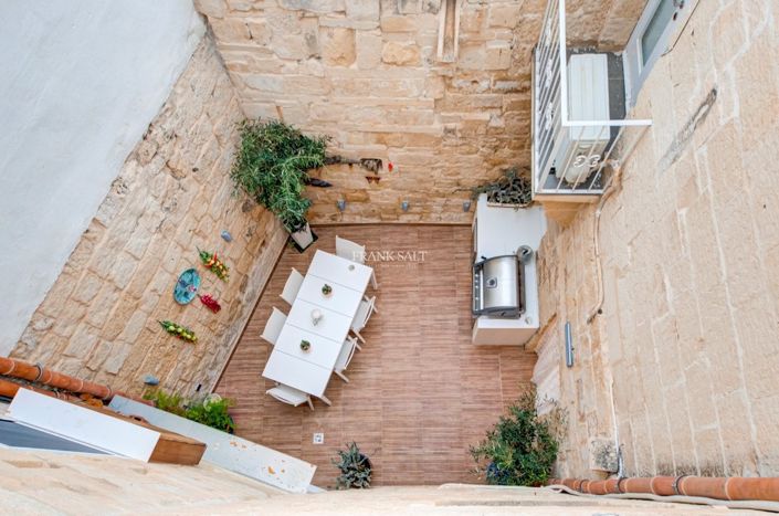 Image No.17-3 Bed Property for sale