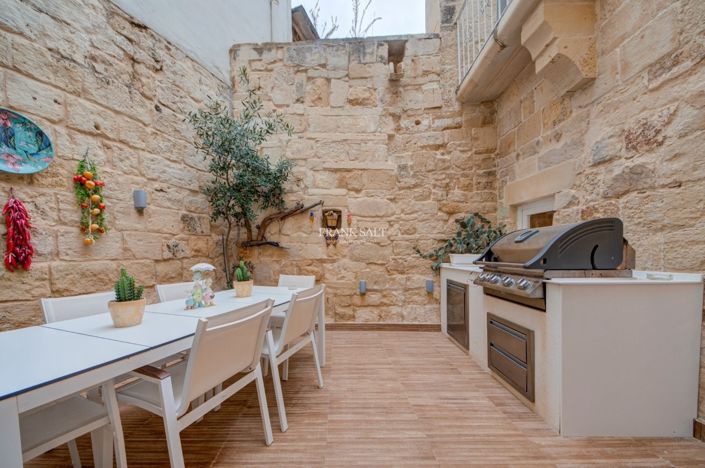 Image No.18-3 Bed Property for sale