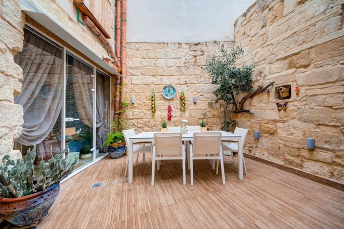 Image No.19-3 Bed Property for sale