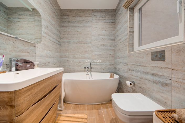 Image No.22-3 Bed Property for sale