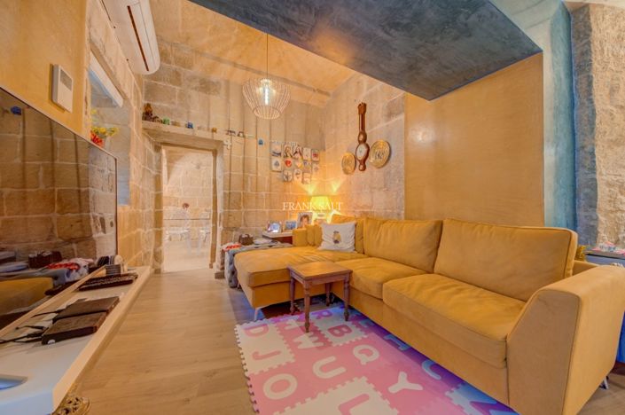 Image No.5-3 Bed Property for sale