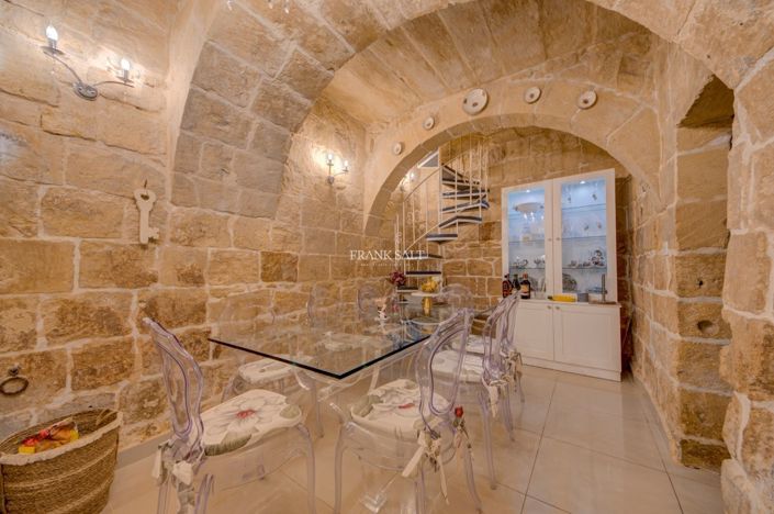 Image No.6-3 Bed Property for sale