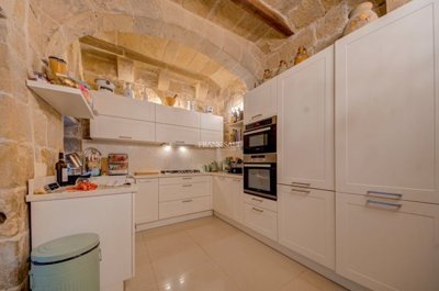 4b9406fa-0353-4434-a819-fc711414ff5e