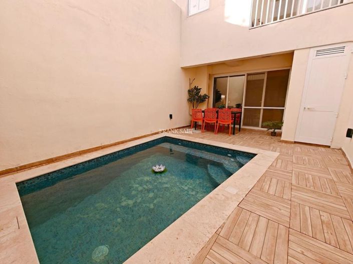 Image No.11-2 Bed Property for sale