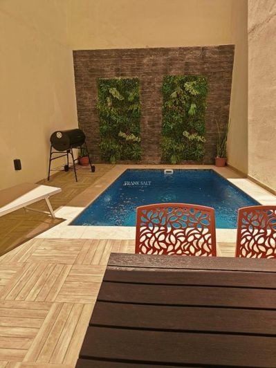 Image No.12-2 Bed Property for sale