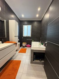 6d8d967a-4251-40ca-a2bb-8d32a8d73556